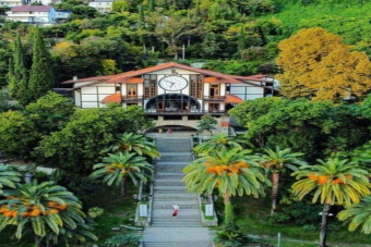 Топовые места Абхазии в мини-группе