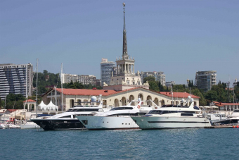 Прогулка на яхте с прозрачным дном (фуршет с купанием)