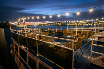 Джаз над ночной Невой: на музыкальном теплоходе к разводным мостам