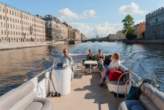 «По водному сердцу города» — уникальный маршрут на 11-местном катере