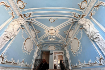 Петербург наизнанку: дворы, парадные и головокружительная панорама