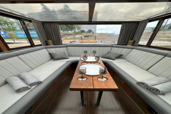 Прогулка на катере «Арго» с каютой с панорамным видом