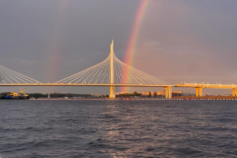 На теплоходе по Петербургу с выходом в залив и живой музыкой