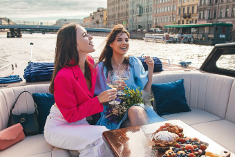 Индивидуальная прогулка на катере Blueberry по рекам и каналам