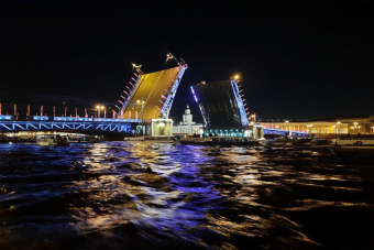 Прогулка на катере на развод мостов