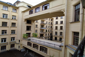 Дворы и парадные: легендарная квартира в доме Бака и секреты Чернышевской