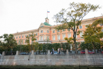 Прогулка на теплоходе по каналам Петербурга