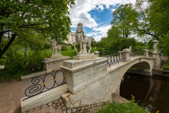 Аудиоэкскурсия в приложении: Загадки Павловского парка