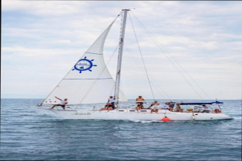 Морская прогулка на парусной яхте из порта Сириуса