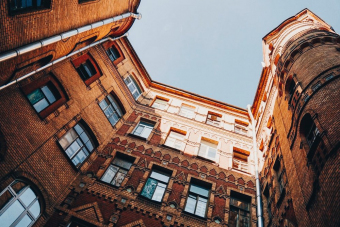 Дворы и Парадные Петербурга