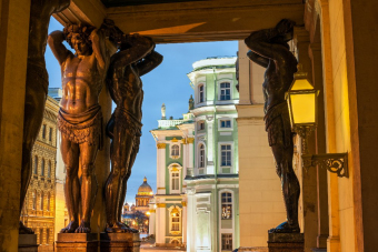 Коллекция Эрмитажа и жизнь Зимнего дворца в мини-группе (с билетами)