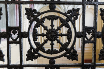 Парадные и дворики Петербурга