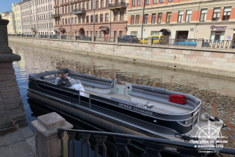 Четыре разводных моста на катере