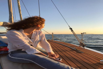 Морская прогулка на парусной яхте в Адлере