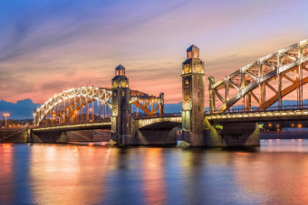 «Мегаполис и разводные мосты» с авторской экскурсией и живой музыкой