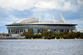 По современному Петербургу — на ретроскутере!