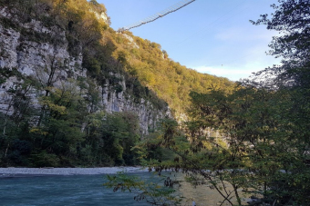 Великолепные дольмены и горнолыжные курорты Красной поляны