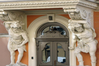 За угол от Невского проспекта, Необычные дворы Санкт-Петербурга