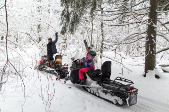 На канадских снегоходах в русскую зиму: снегоходный тур