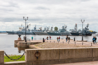 Экскурсия в Кронштадт и Петергоф на автомобиле с профессиональным краеведом