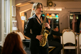 Джаз над ночной Невой: на музыкальном теплоходе к разводным мостам