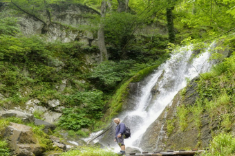 Пеший подъём на Хмелёвские озёра через водопад Кейва