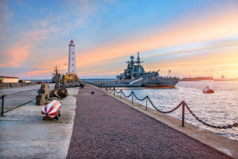 Мегатур на скоростных судах в Петергоф и Кронштадт по воде