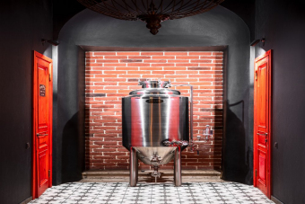 Уникальная пивоварня в историческом здании Петербурга (18+)