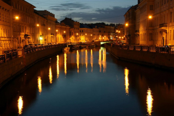 Ночная прогулка под разводными мостами по рекам и каналам Петербурга