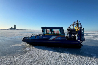 Прогулка на маяк Толбухин на аэролодке (отправление из Кронштадта)