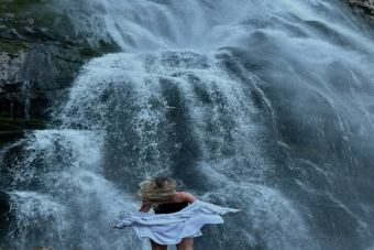 В Абхазию на джипах с вином, песней и ветерком