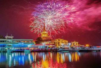 Морские прогулки на парусной яхте, катере (порт Сочи)