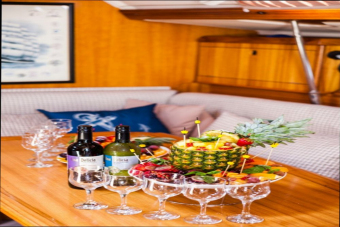 Морская прогулка на парусной яхте из порта Сириуса