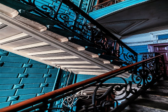 Дворы, парадные и коммуналка Довлатова — самая петербургская прогулка