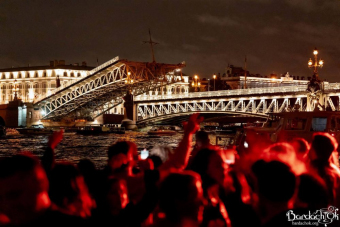 «Karaoke Show» — вечеринка на теплоходе на разводные мосты [18+]