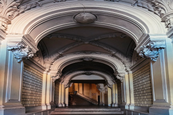 Дворы, парадные и коммуналка Довлатова — самая петербургская прогулка