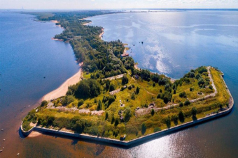 Прогулка на маяк Толбухин на аэролодке (отправление из Кронштадта)