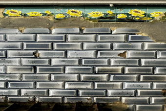 Питерское комбо: подъем на крышу + променад по дворам-колодцам и парадным