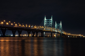 Ночной город и Нева: завораживающий Петербург на автобусе и теплоходе