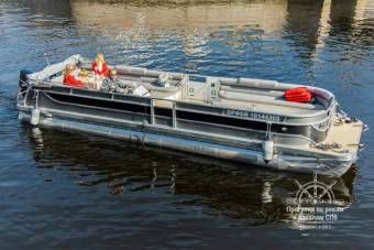 Четыре разводных моста на катере