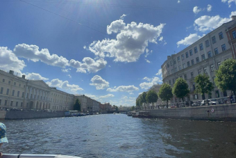 Утро на катере —  водная экскурсия по Петербургу