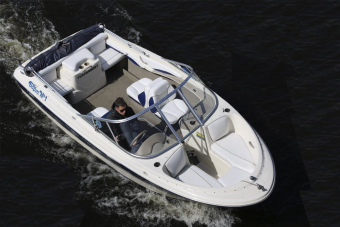 Индивидуальная VIP-прогулка на 6-ти местном катере