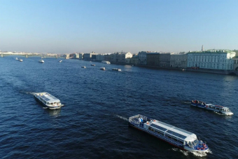 Салют 9 мая с борта теплохода