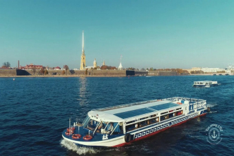 Салют 9 мая с борта теплохода