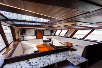 Салют 9 мая на VIP теплоходе Монарх. Праздничная авторская экскурсия