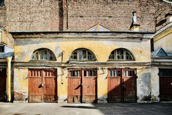 Приватная прогулка по неочевидным улицам Васильевского, дворам и парадным