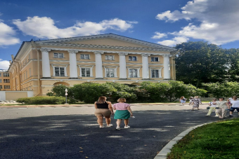 Смольный за 300 лет: от Смольного двора до убийства Кирова